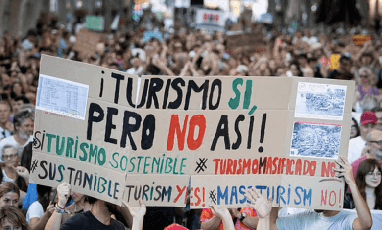 На Майорке появились граффити с призывом расправиться с туристами