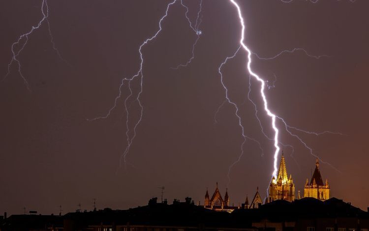 Прогноз погоды на сегодняшнее воскресенье: похолодание, дождь и ветер