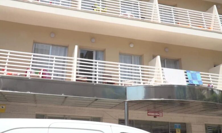 Гости отеля на Майорке объединили два номера, пробив дыру в стене