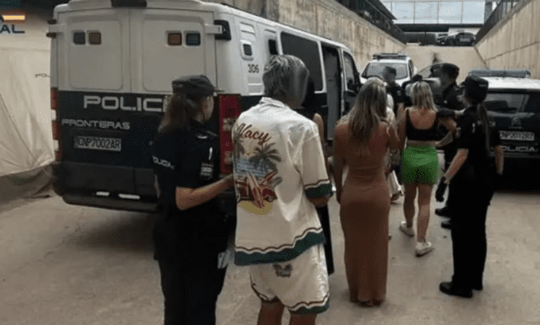 Группа туристов арестована за неоплаченный счет в ресторане на Ибице