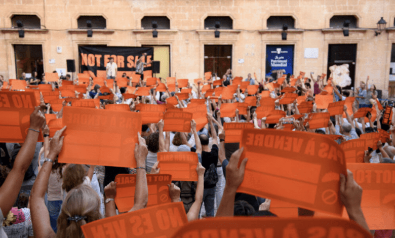 Более 700 жителей Менорки протестуют против массового туризма