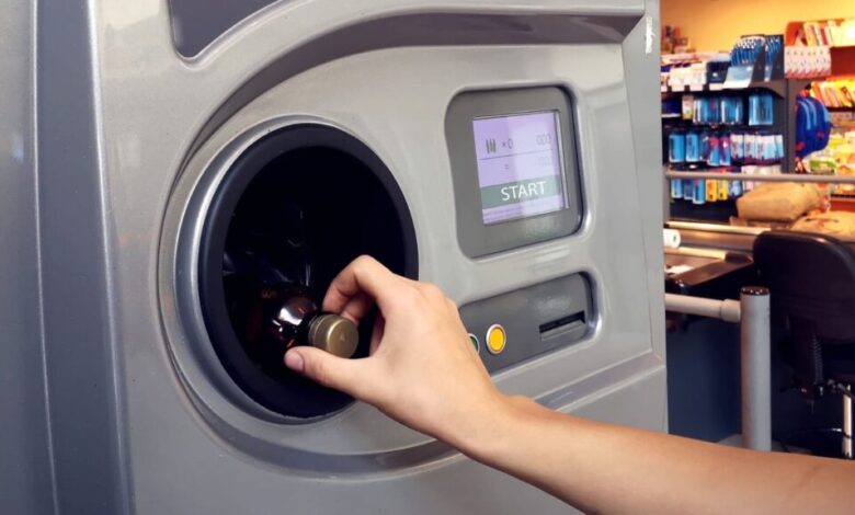 Супермаркеты стали платить за переработку пластиковых бутылок