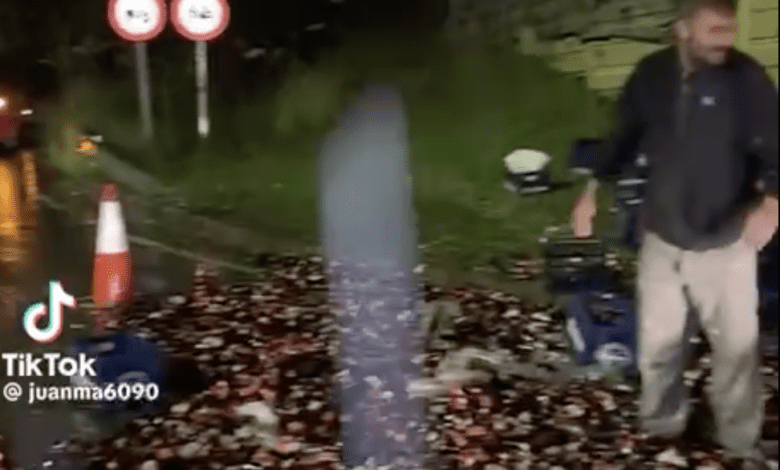 В Кантабрии люди набрали пива из перевернувшегося грузовика