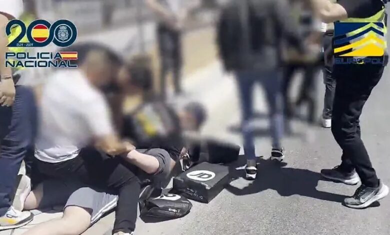 Полиция арестовала подозреваемых в вербовке несовершеннолетних