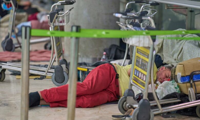 Комендантский час в аэропорту Мадрида не помогает