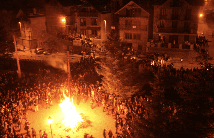 Самая огненная и шумная ночь года в Каталонии