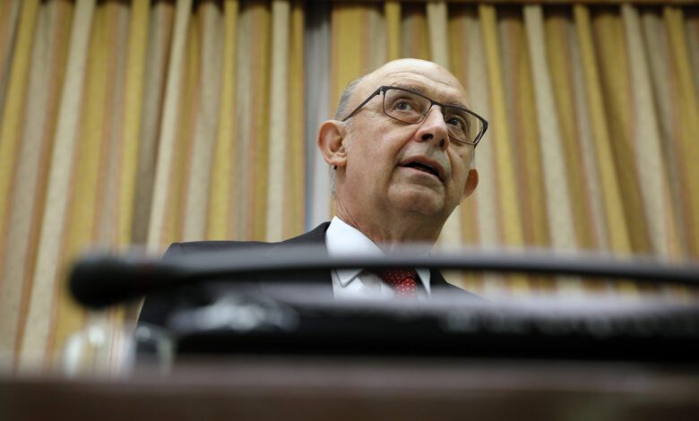 Бывший министр финансов Испании предстал перед судом по делу о лоббизме в газовой отрасли