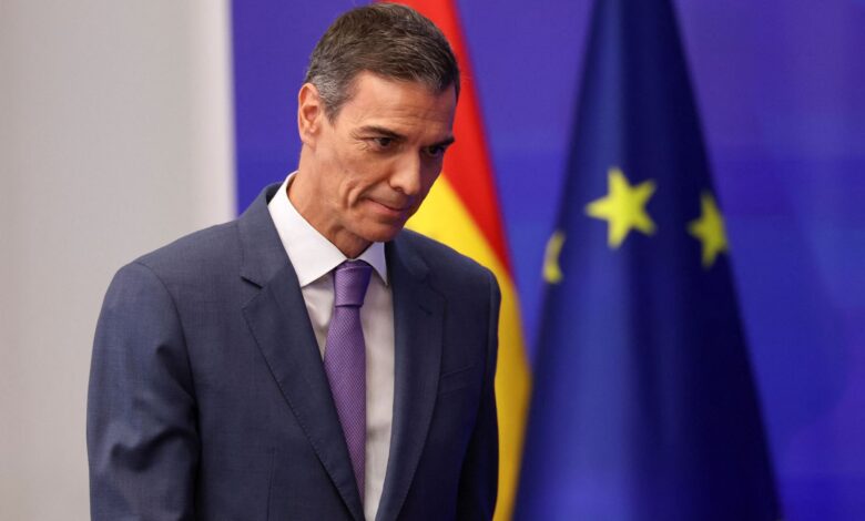 Муниципалитет в Каталонии подал в суд на диджея за оскорбления в адрес Педро Санчеса