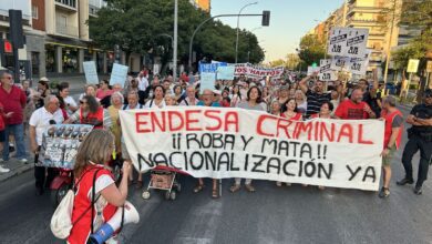 Жители Севильи протестуют из-за постоянных отключений электричества летом