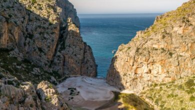 Спасатели вывели из труднодоступного ущелья на Мальорке шестерых человек