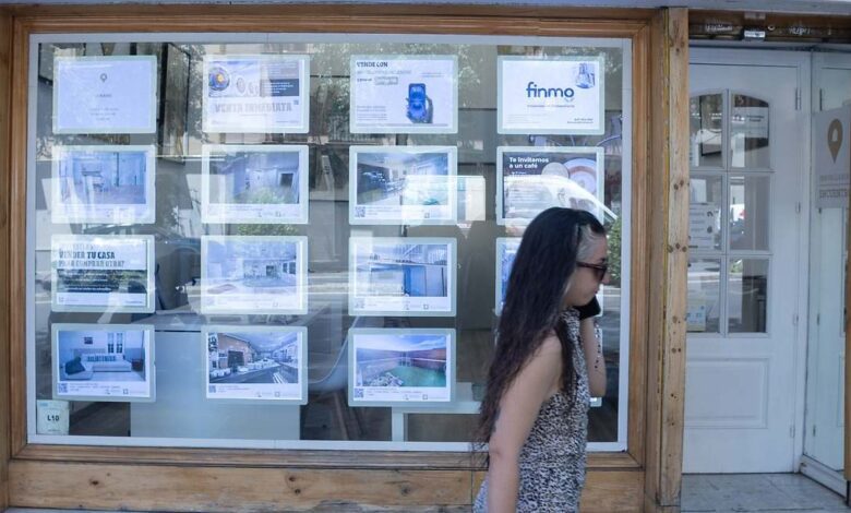 Economists Warn: Young Spaniards Forced to Give Up Almost All Income for Housing Rent