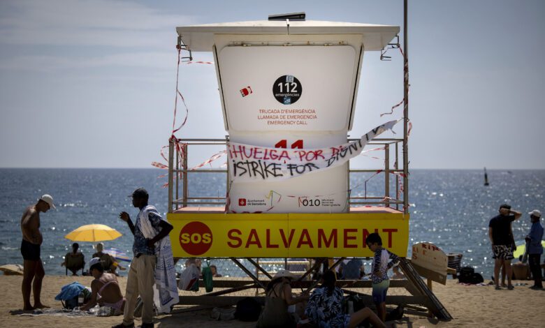 Lifeguard Strike Continues in Barcelona: Demands for Better Working Conditions Remain Unanswered