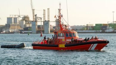 В Лансароте разрешили высадку 49 нелегальных пассажиров с судна из Сенегала