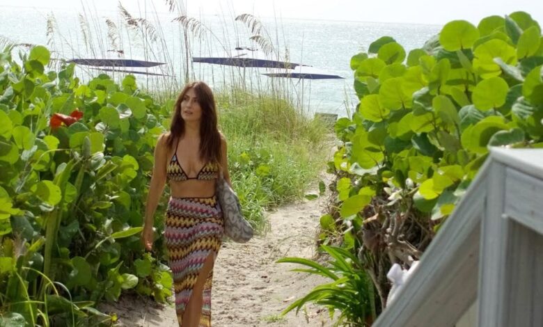 Nagore Aranburu cierra la temporada de verano en Grecia, mostrando tres looks elegantes y versátiles para inspirar