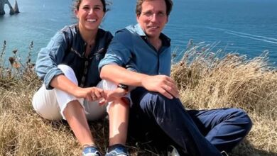 Мэр Мадрида Хосе Луис Мартинес-Альмейда и его супруга Тереса Уркихо проводят свой первый отпуск в качестве родителей на побережье Андалусии.