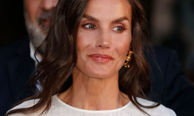 Metallic Shoes Emerge as the Main Trend of the 2025 Summer Season in Spanish Women’s Wardrobes