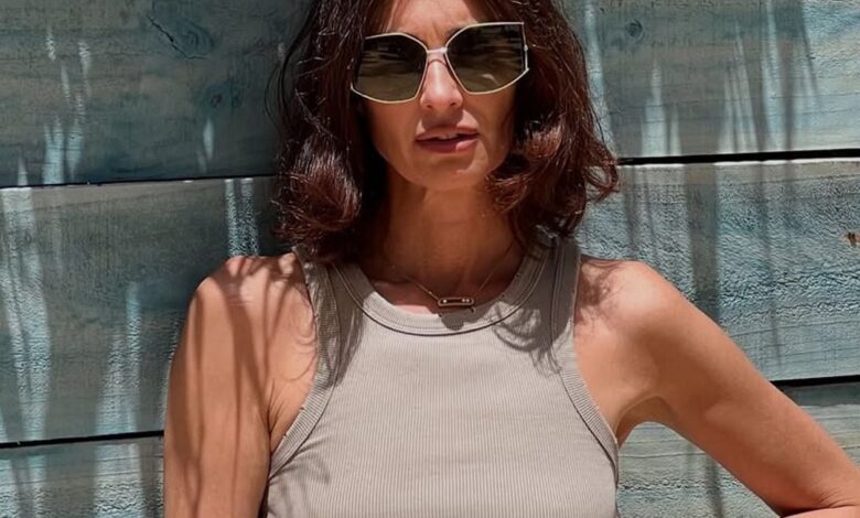 Paz Vega combina su trabajo como directora en una nueva película con desfiles de moda veraniega en República Dominicana.