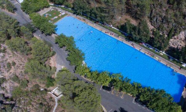 В Андалусии находится самый большой в Европе естественный бассейн длиной более 85 метров в горах Сьерра-де-Касорла.