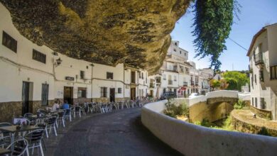 Сетениль-де-лас-Бодегас: уникальный город в провинции Кадис