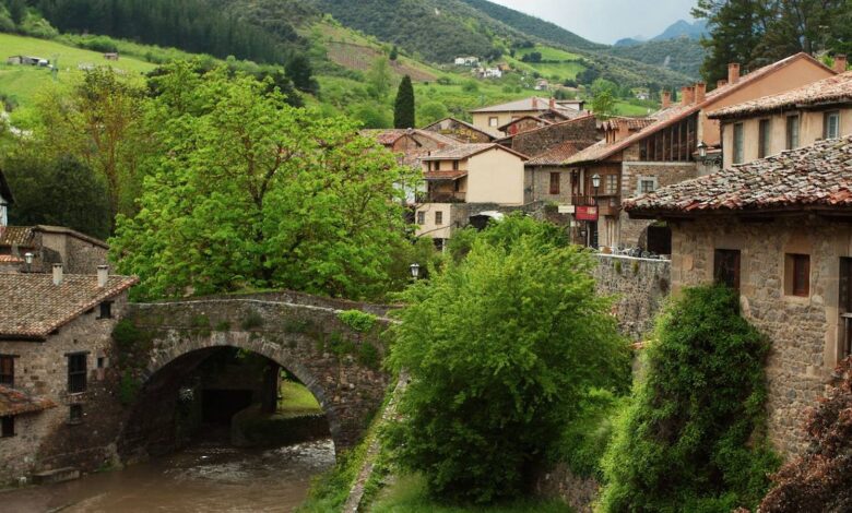 Потес в Кантабрии: горное убежище у подножия Пикос-де-Эуропа, идеальное для спасения от летней жары