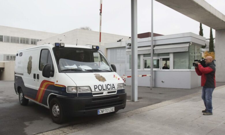 В Гранаде задержана группа мошенников, подделывавших личности для краж в банках по всей Испании