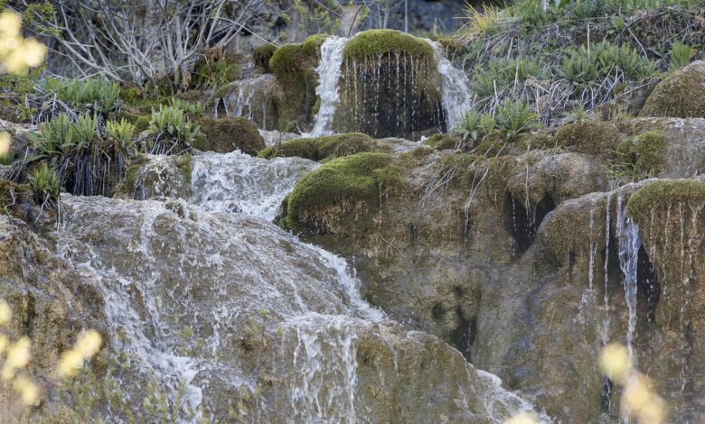Ковалагуа в Паленсии: природный памятник с впечатляющим водопадом, скрытый среди уникальных геологических формаций Кастилии-и-Леона.