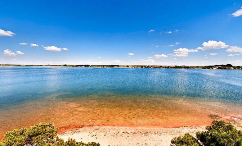 Oasis natural único en Castilla-La Mancha: cómo disfrutar de una playa real lejos de la costa española en 2025
