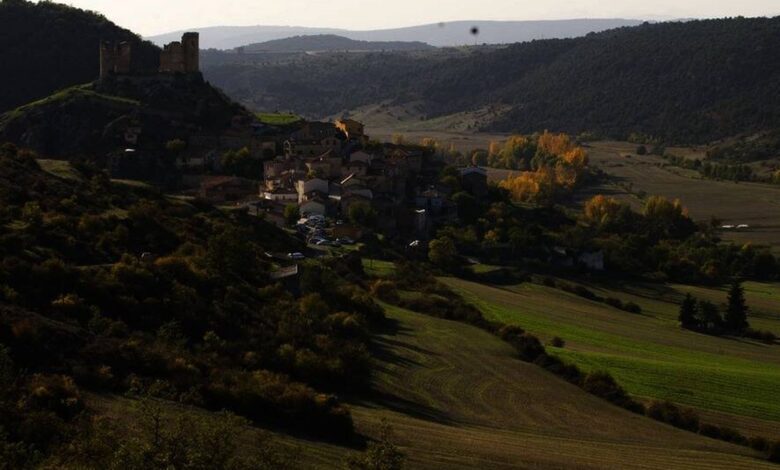 Pelegrina in Guadalajara: A Medieval Artists’ Village with a Scenic Trail to a Waterfall in the Dulce River Gorge