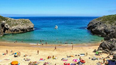 В Астурии скрывается пляж с белым песком и бирюзовой водой