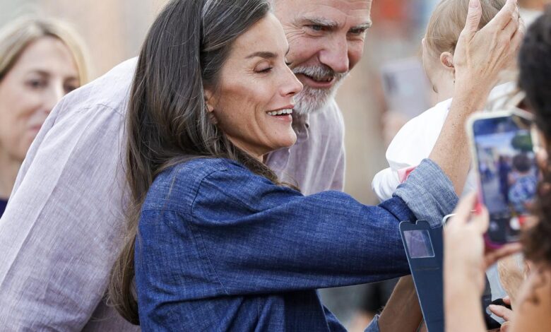 El rey Felipe y la reina Letizia concluyen su visita a la Extremadura afectada por incendios, pidiendo reformas y apoyo a la región