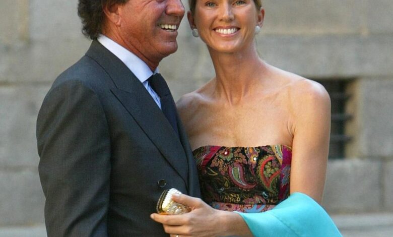 Julio Iglesias and Miranda Rijnsburger: 15 Years Since Their Secret Wedding in Marbella and Life in Different Countries