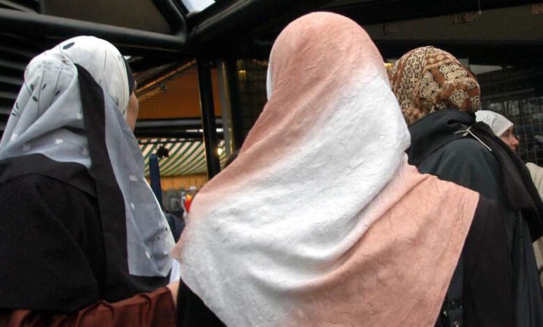 В Испании обсуждают запрет на ношение исламского платка в общественных местах