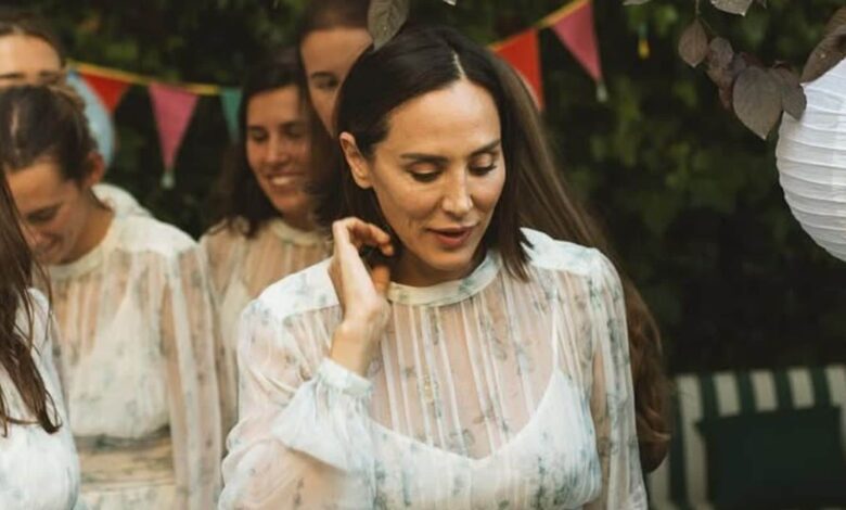 Тамара Фалько и Тереза Уркихо на вечеринке в одинаковых платьях от дизайнера