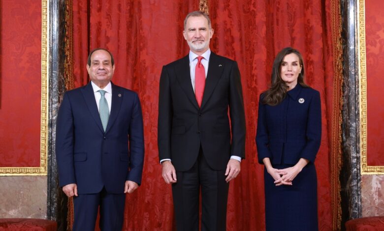 El rey y la reina de España realizan una visita a Egipto en medio de la crisis en Gaza