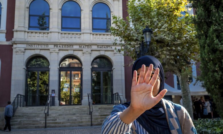 In Logroño, Schoolgirl Suspended from Classes for Wearing Hijab