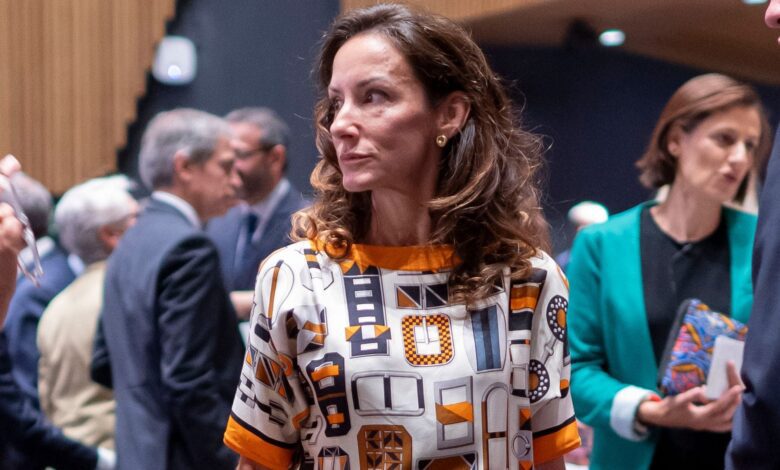 Thelma Ortiz Sets the Fashion Tone for the New Season with a Vintage Hermès Dress