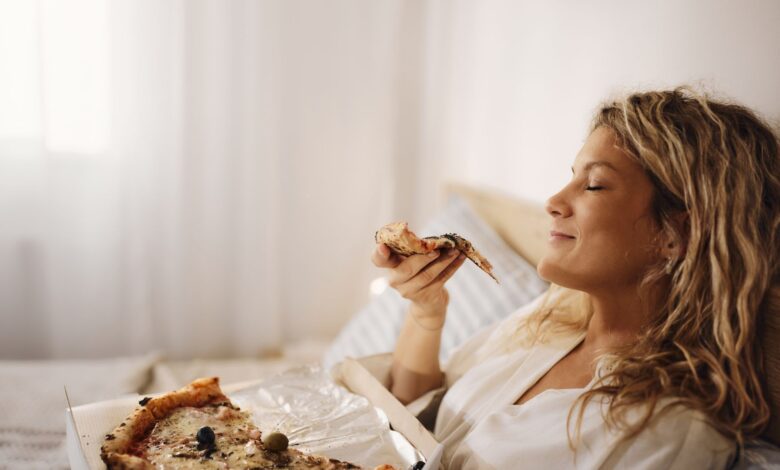 Cinco hábitos no evidentes que dañan tu salud a diario según un médico español