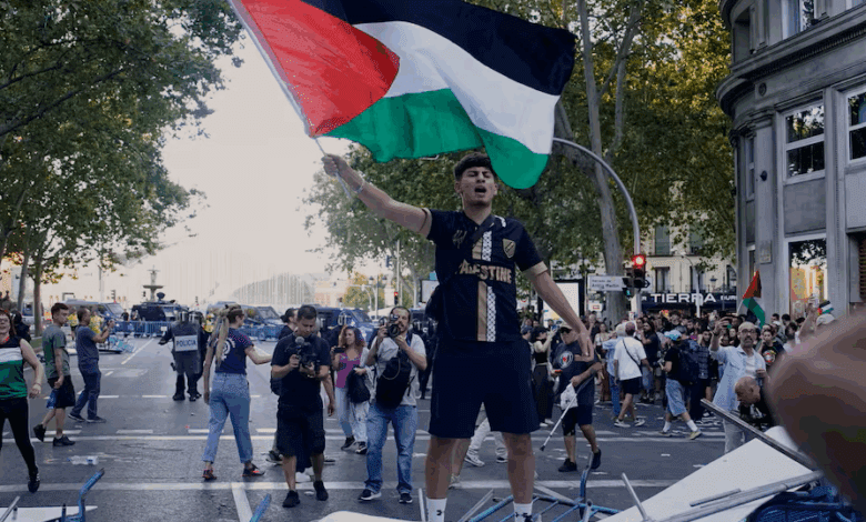 Madrid Takes to the Streets in Defense of Human Dignity and Peace