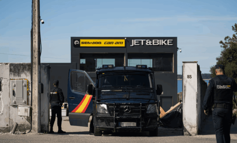 В Галисии впервые изъяли кокаин с наркосубмарины прямо на берегу