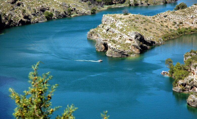 Пять лучших пляжей внутренних водоемов Испании для отдыха в жару