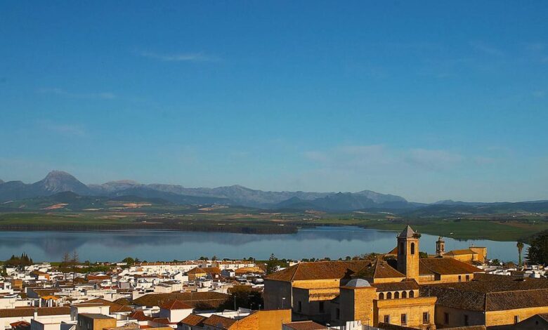 Откройте для себя Борнос – историческую жемчужину провинции Кадис у живописного водохранилища