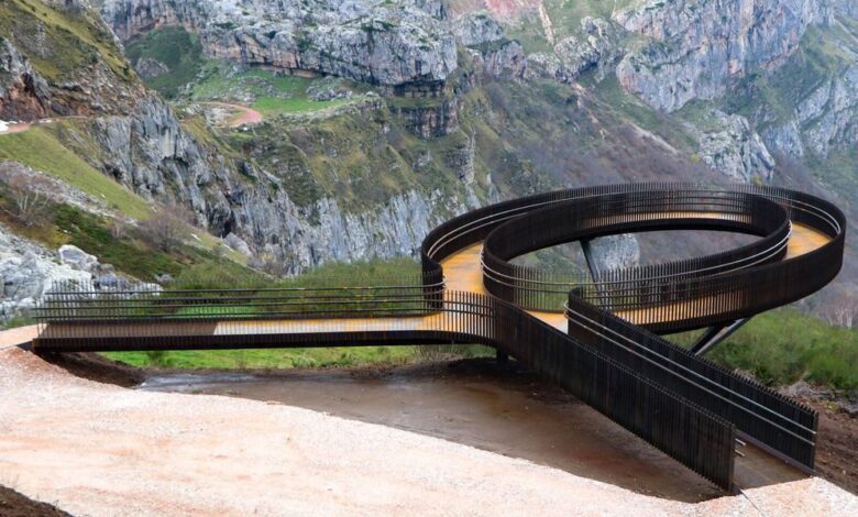 Nueva pasarela de acero en Asturias ofrece panorámicas únicas y canta al viento