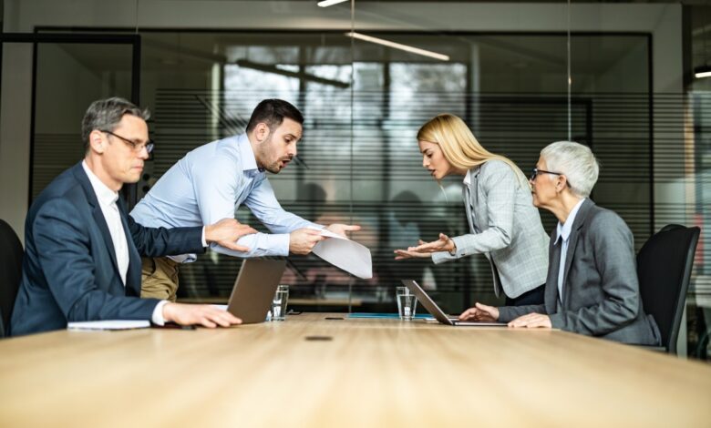 Кто оплачивает коммунальные расходы при продаже квартиры в Испании