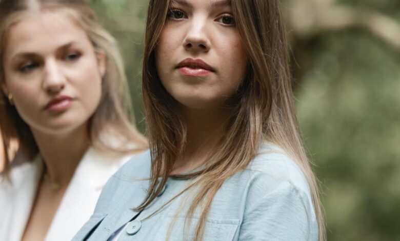 First photo of Infanta Sofía at Lisbon college appears on social media