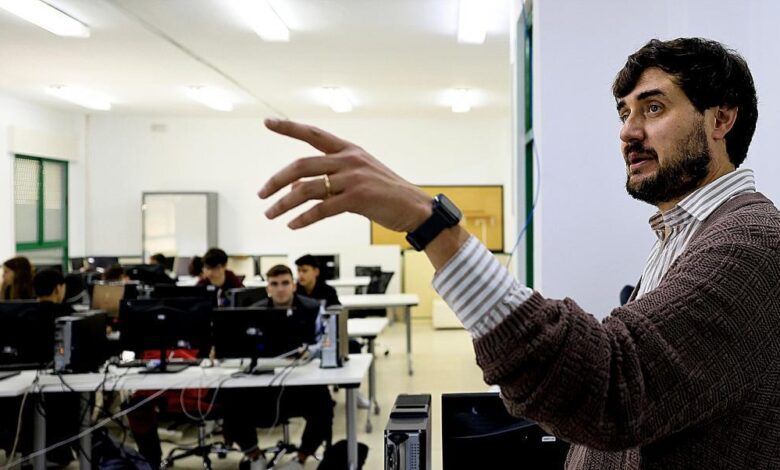 Spanish Teachers Face Chaos in Classrooms and Bureaucratic Burden