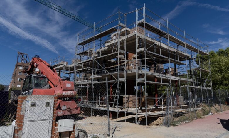 El sector de la construcción en España exige rebajas fiscales para abaratar la vivienda