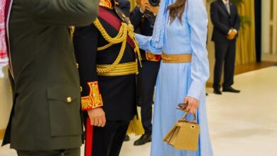 ΠΠΊΠΎΠ½Π° ΡΡΠΈΠ»Ρ Π Π°Π½ΠΈΡ ΠΠΎΡΠ΄Π°Π½ΡΠΊΠ°Ρ Π² Π½Π΅Π±Π΅ΡΠ½ΠΎ-Π³ΠΎΠ»ΡΠ±ΠΎΠΌ Π½Π° ΠΎΡΠΊΡΡΡΠΈΠΈ ΠΏΠ°ΡΠ»Π°ΠΌΠ΅Π½ΡΠ°