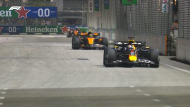 Расселл уверенно лидирует в Сингапуре