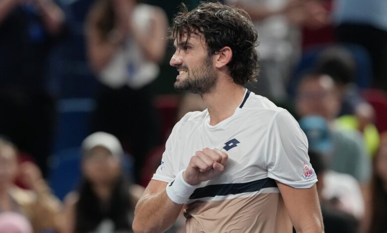 Новак Джокович уступил в полуфинале турнира в Шанхае из-за травмы