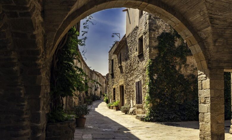 Autumn Charm of the Costa Brava: Medieval Monells Awaits Its Guests